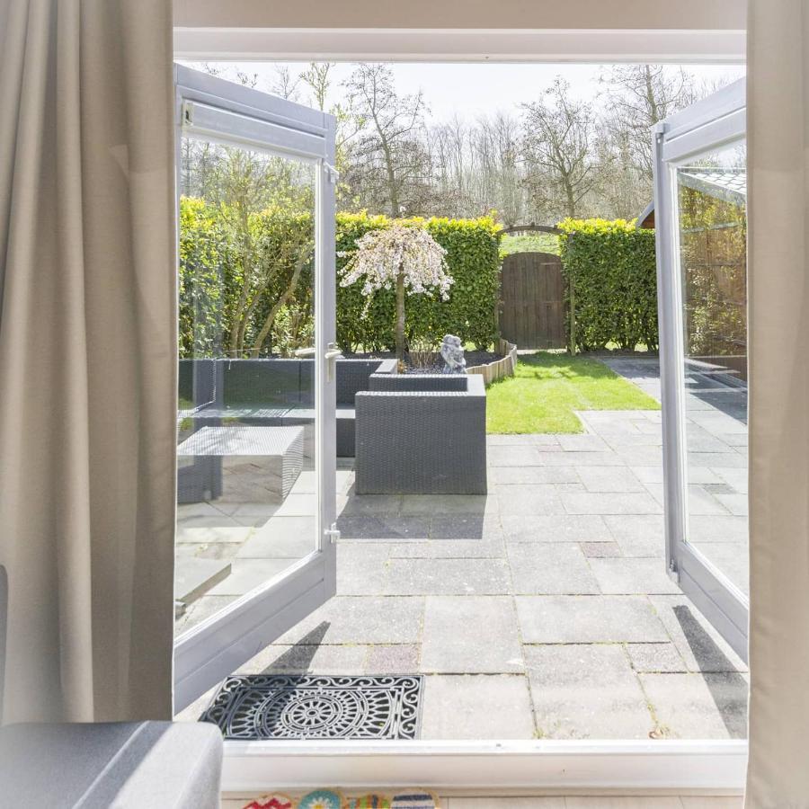 Vakantiehuis Op Villapark Oesterbaai Aan Zee , Met Speeltuin Grenzend Aan De Tuin Wemeldinge Exterior photo