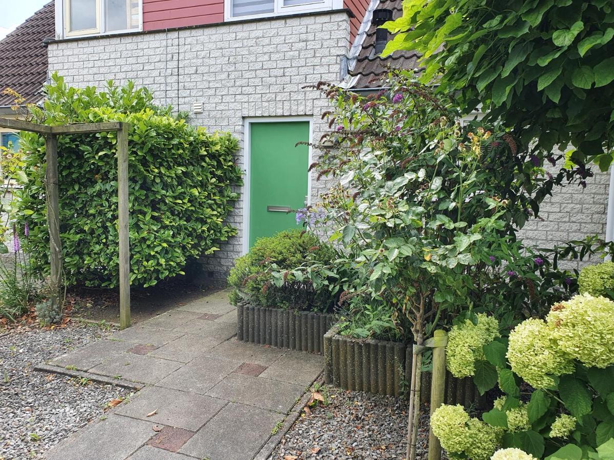 Vakantiehuis Op Villapark Oesterbaai Aan Zee , Met Speeltuin Grenzend Aan De Tuin Wemeldinge Exterior photo
